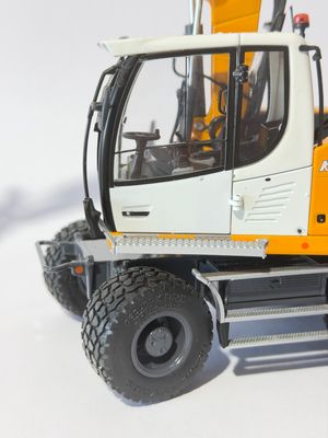 Liebherr instap beschermplaat decal