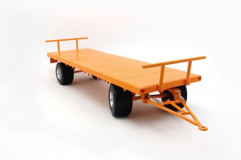 Agricultural trailer yellow