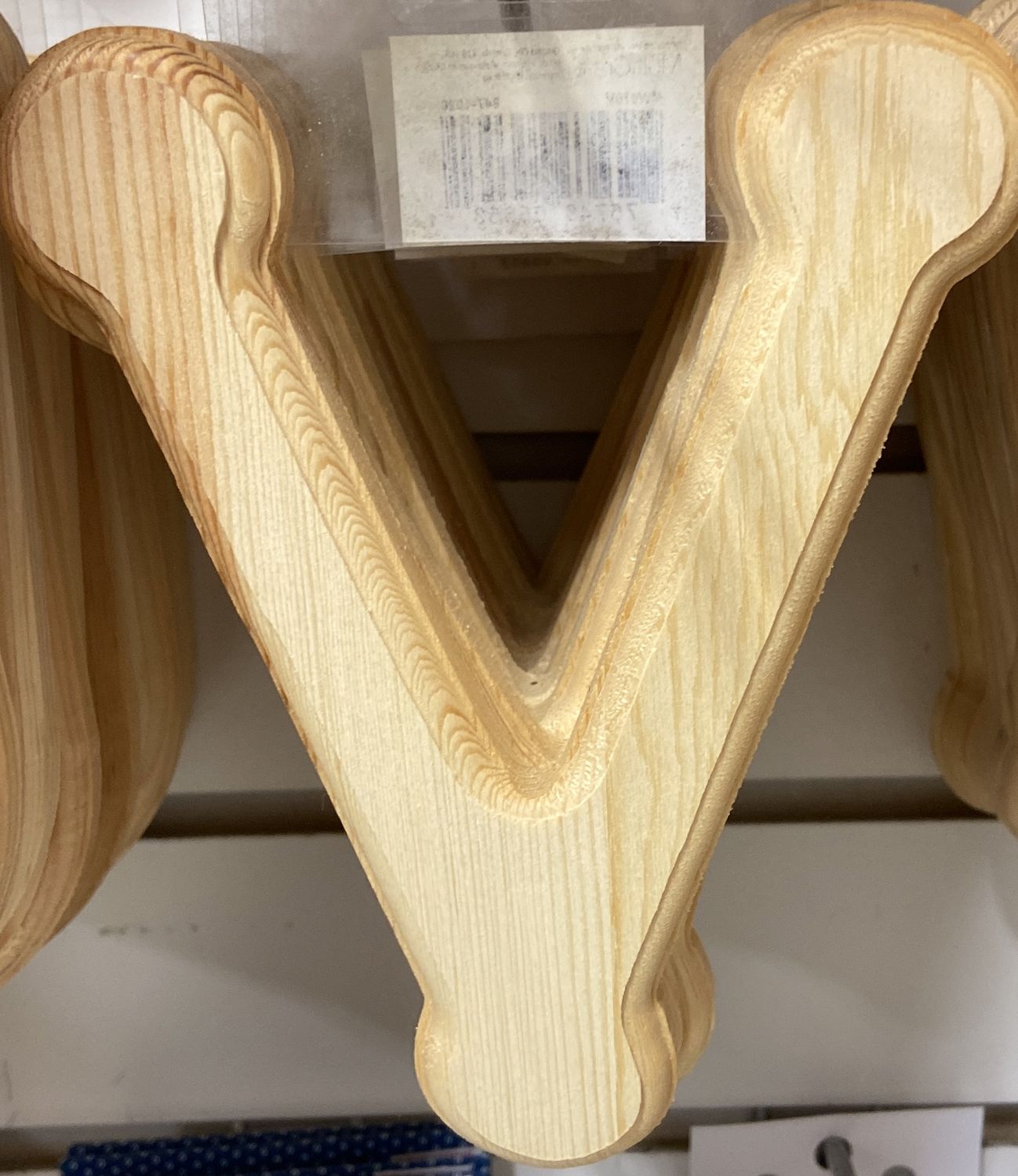 MultiCraft: Wooden Letters - V