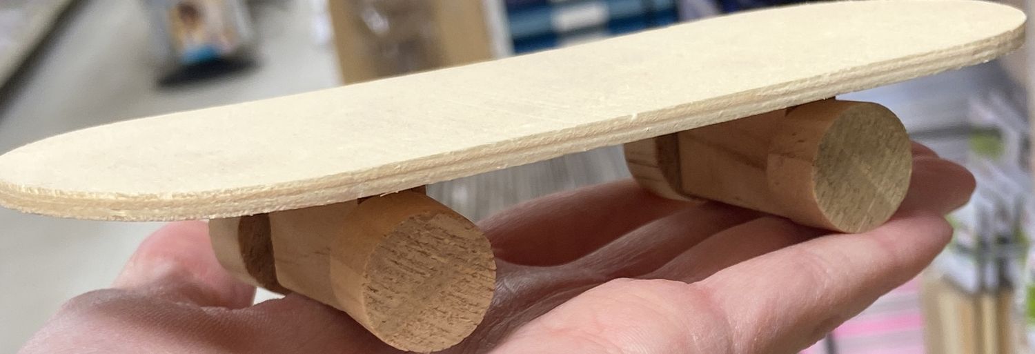 MultiCraft: Wooden Skateboard