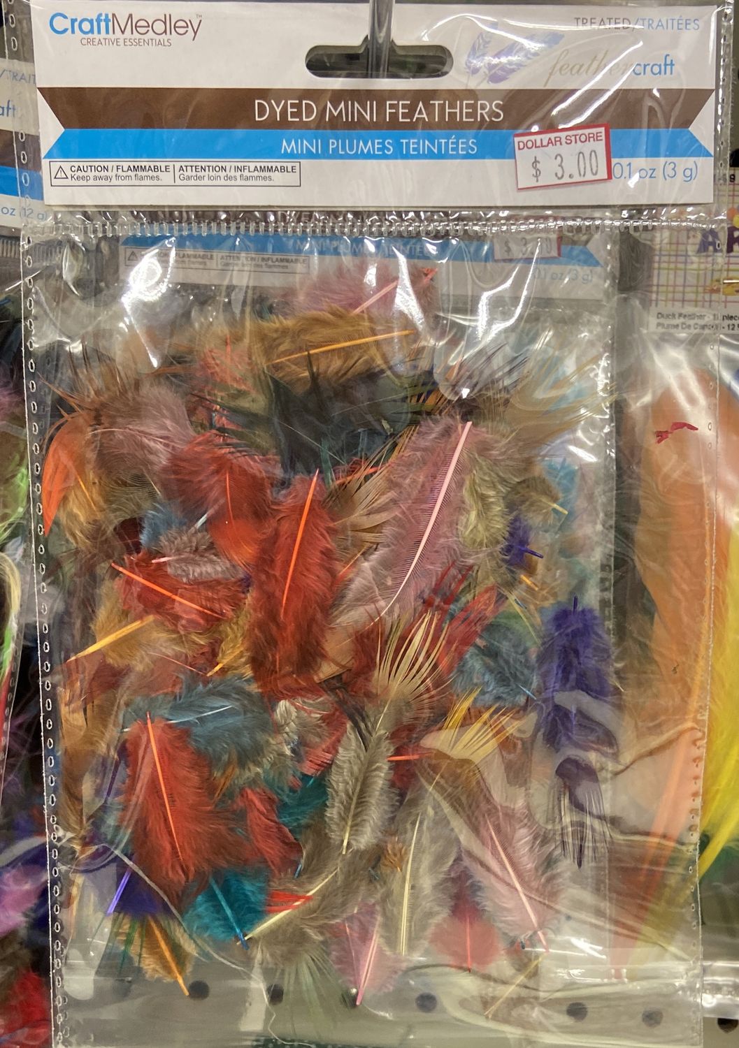 CraftMedley: Dyed Mini Feathers