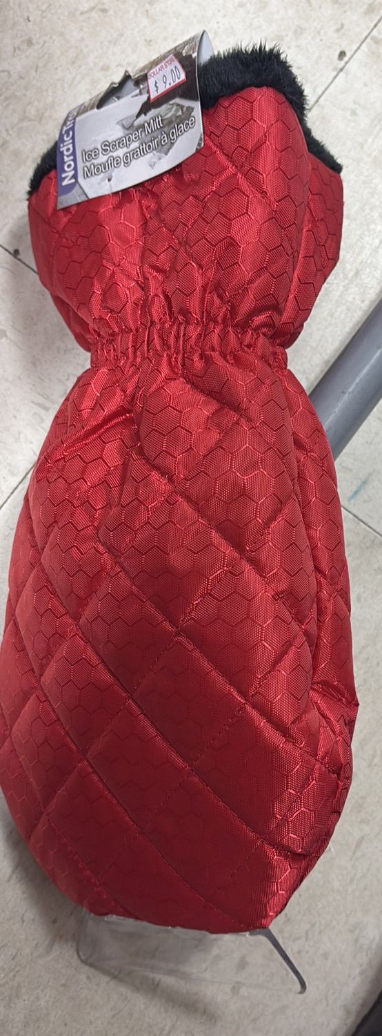 Ice scrapper mitt