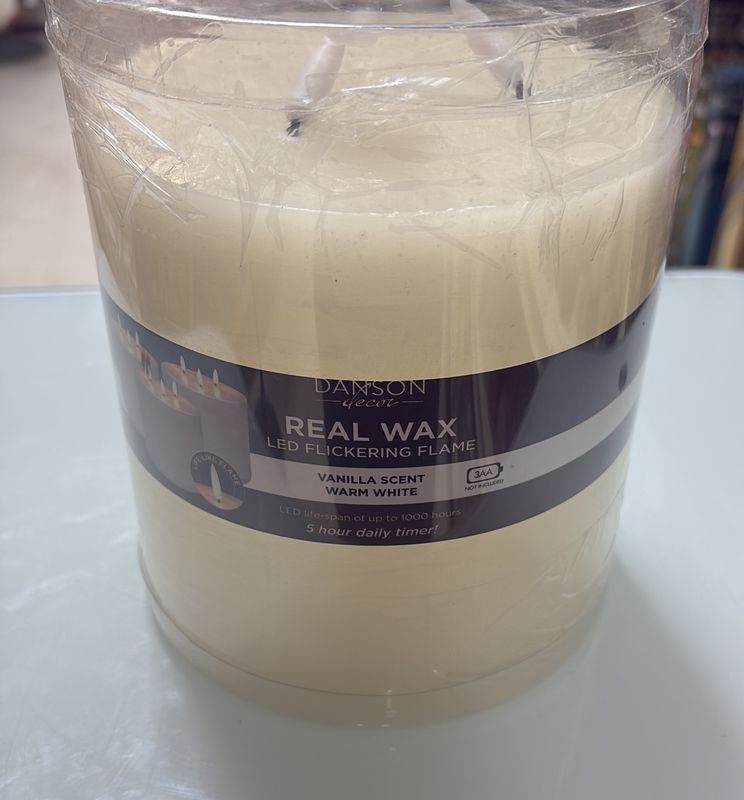 Real wax LED flickering flame vanilla scent