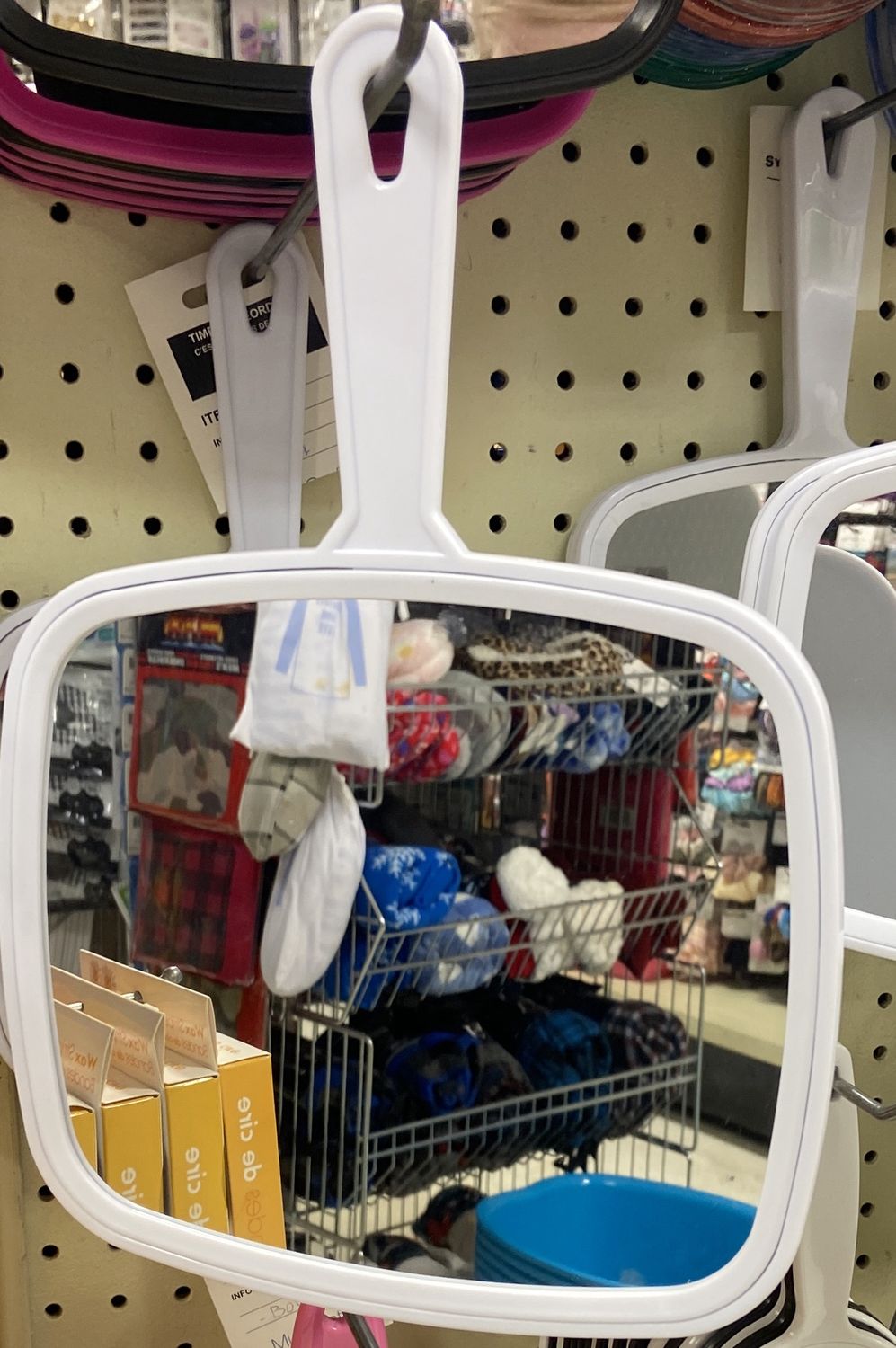 LeSalon: Large Handheld Mirror
