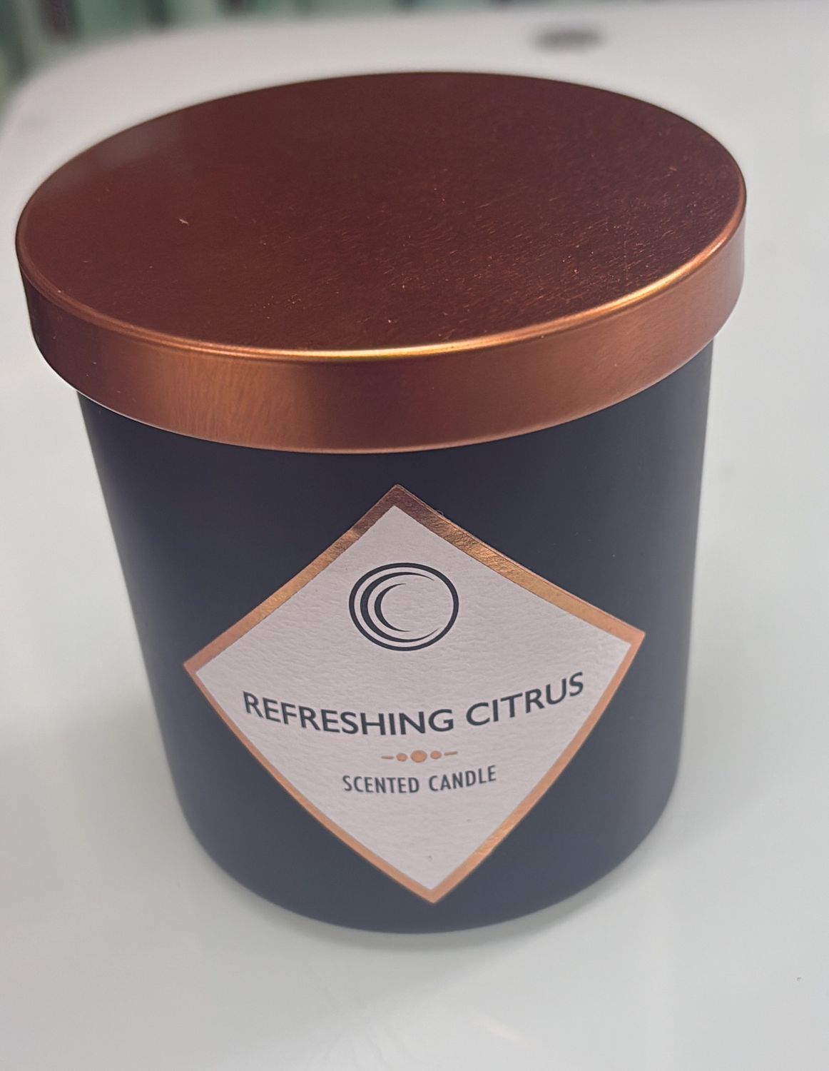 Refreshing citrus scented candle
