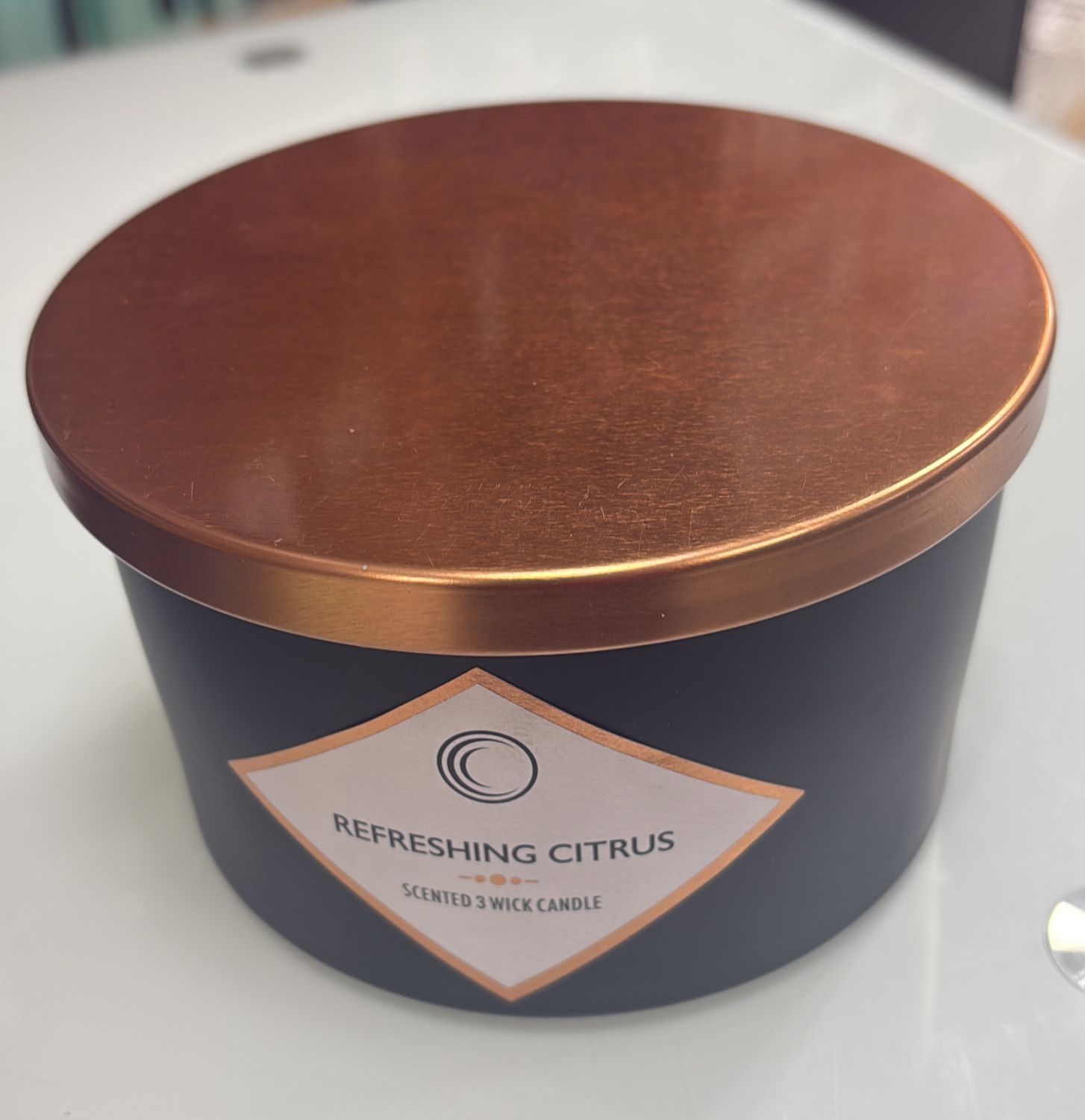 Refreshing citrus scented 3 wicks candle