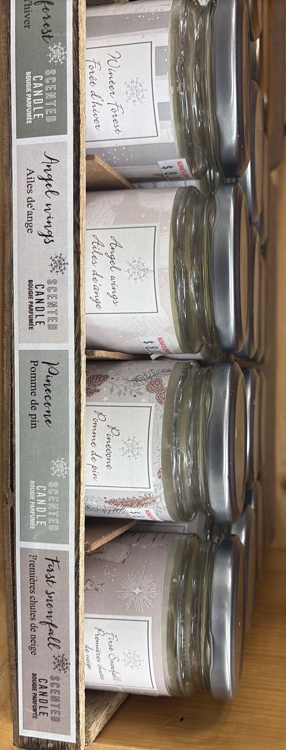 Pinecone scented candle