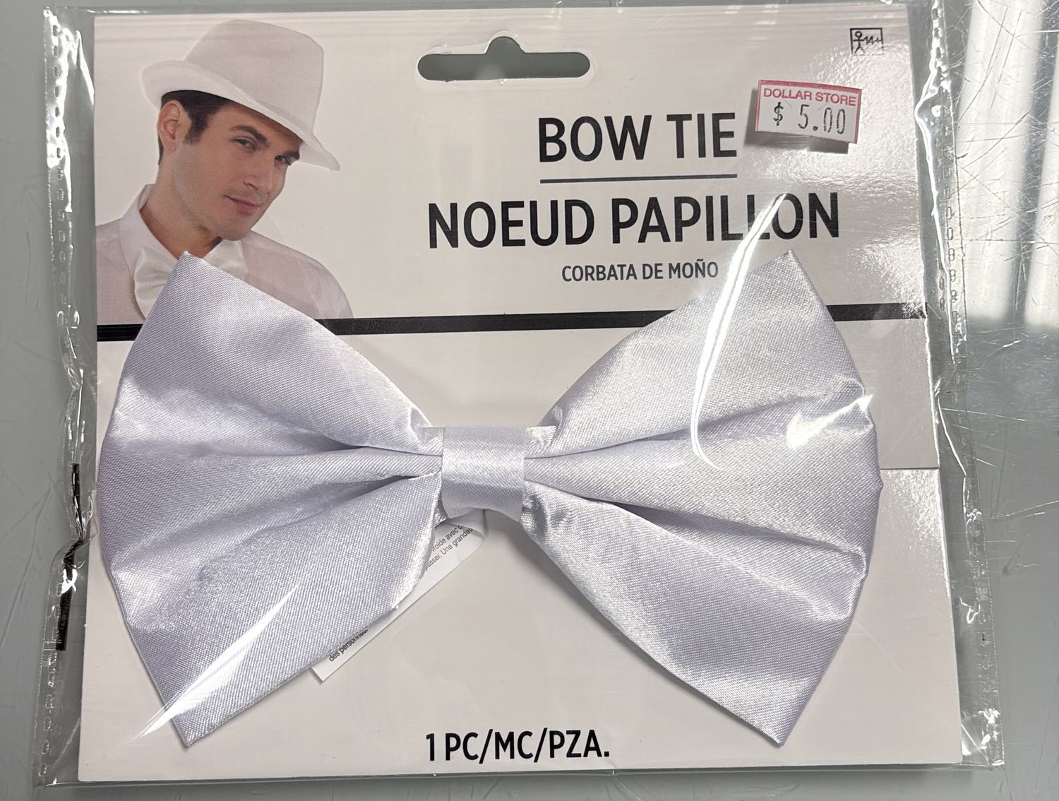 Bow tie white