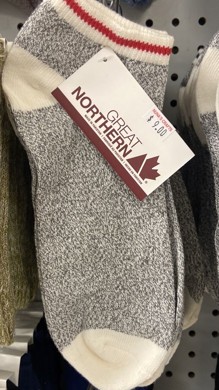 Great Northern: Mens No Show Socks with Red Stripe