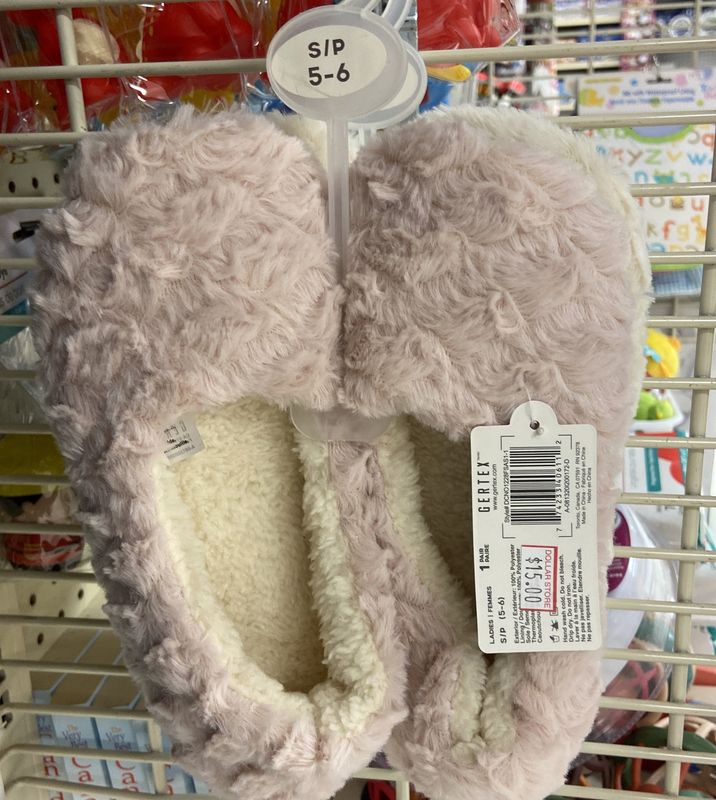 Densley: Fluffy Slippers Size Small (5-6)