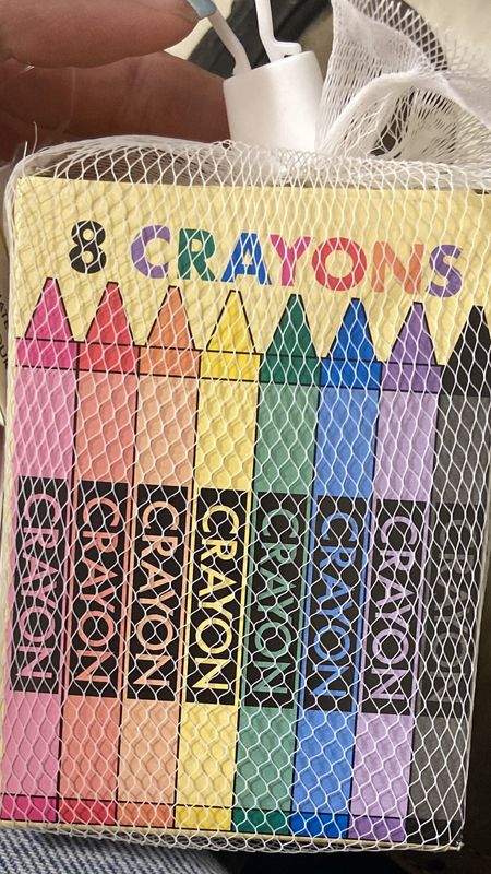 Unique: 6 Packs of Crayons