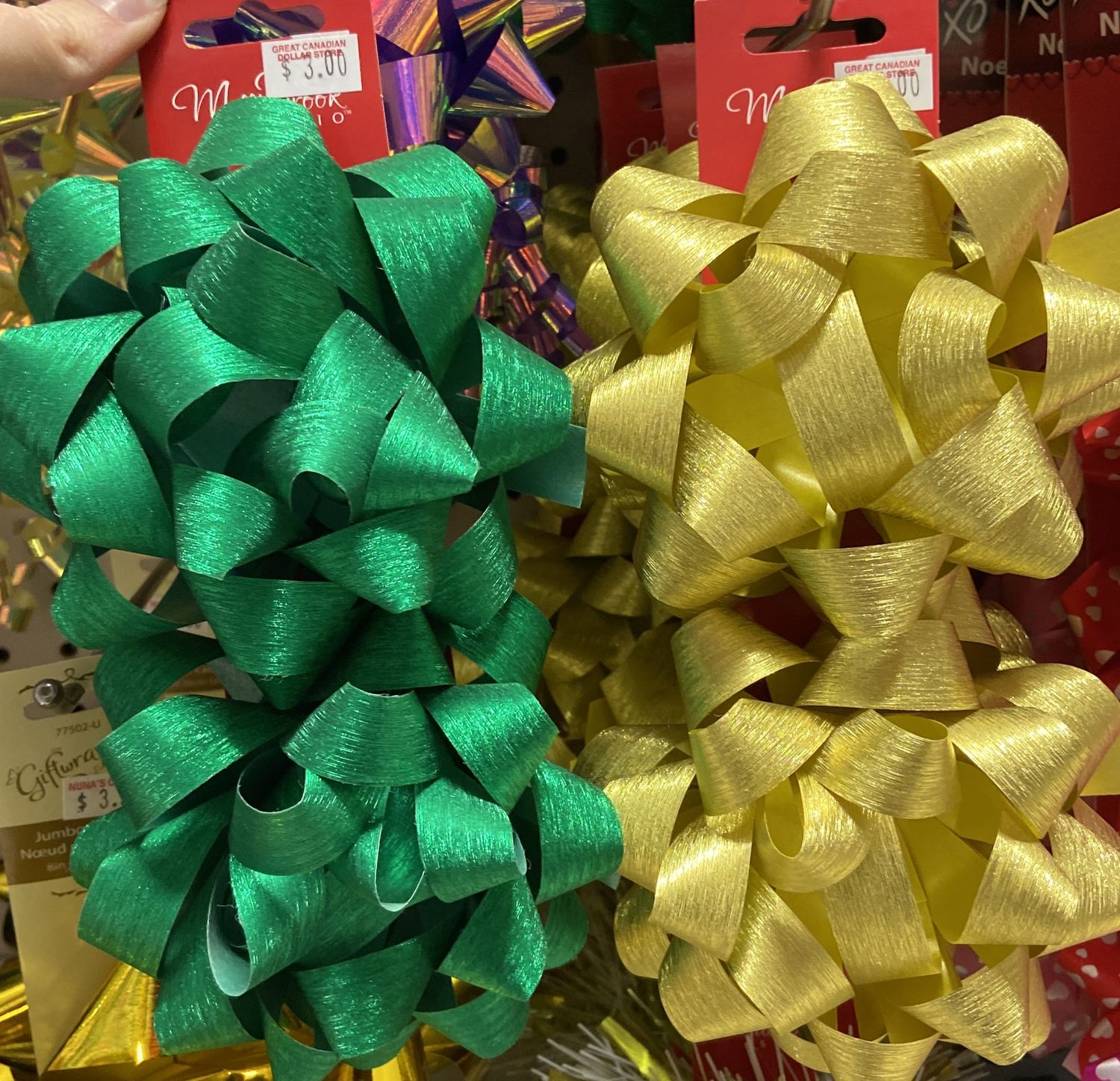 MillBrook: 2x Green/Gold Bows