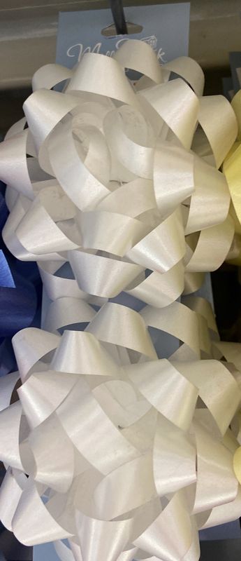 MillBrook: 2x White Bows