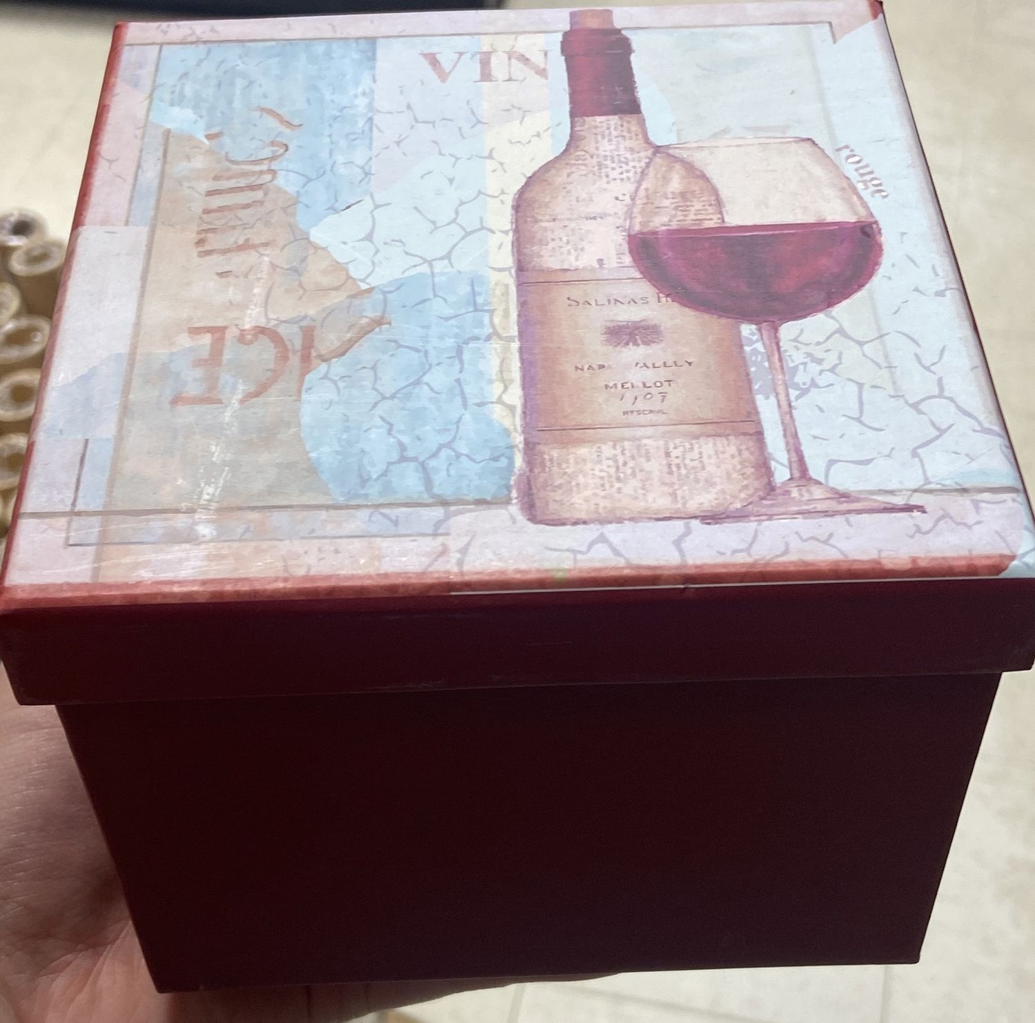 IH: Wine Print Gift Box