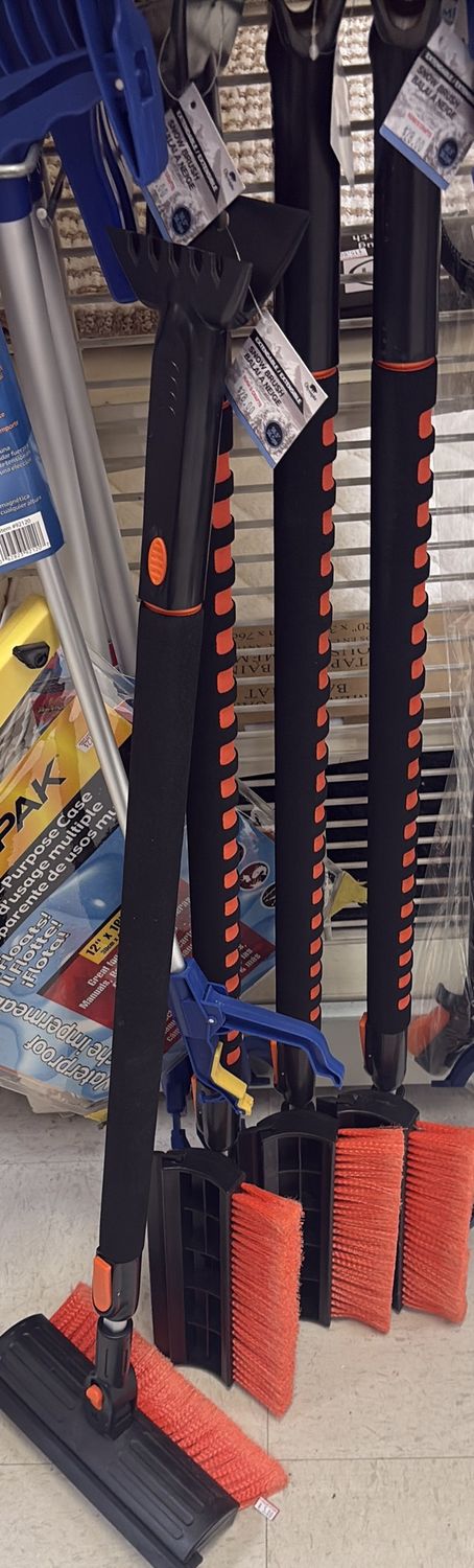 Snow brush extendable