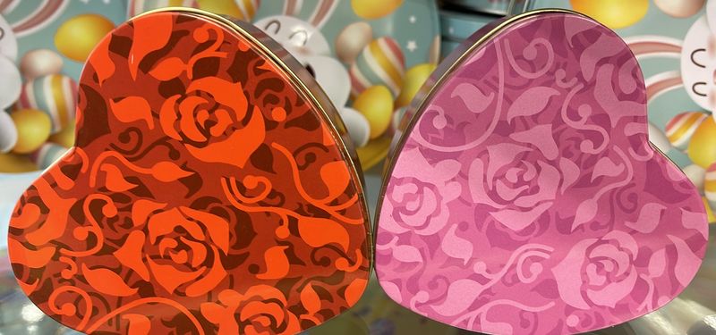 Red and pink heart tins