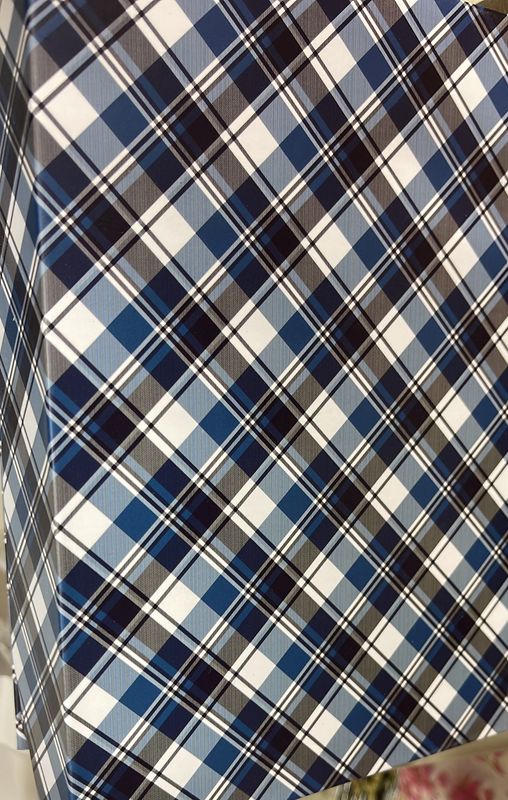 PKDouglas: Small Checkered Magnetic Gift Box #56068