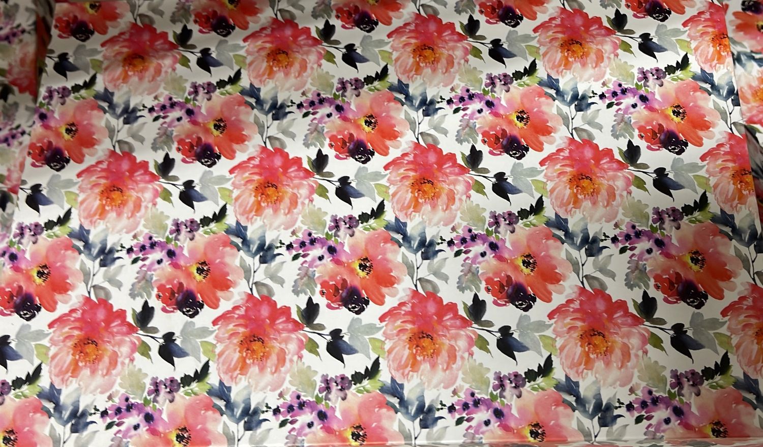 PKDouglas: MediumFloral Magnetic Gift Box #56067