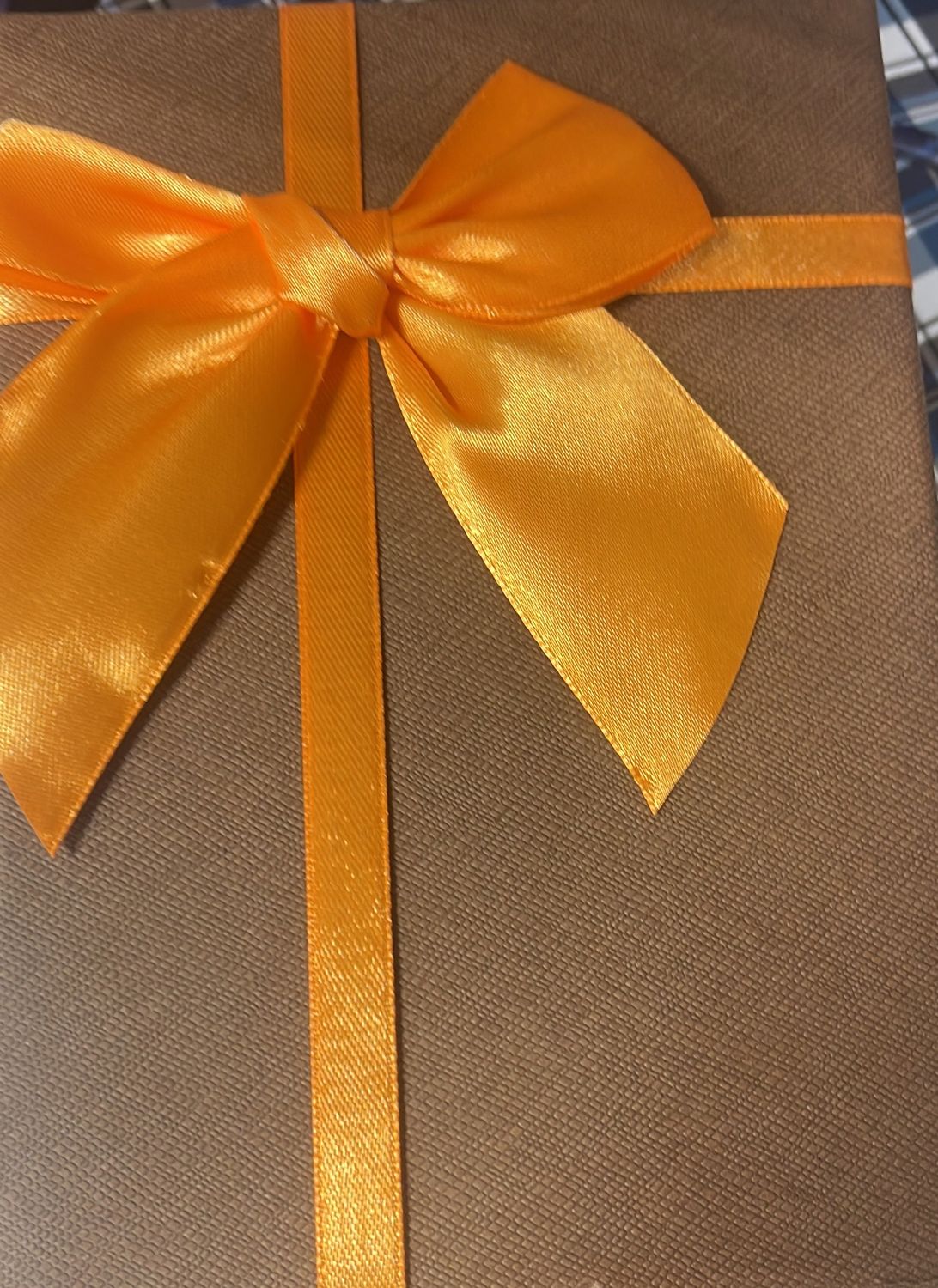 mediumorange bow box