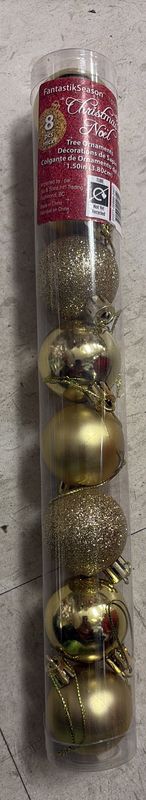 8 Tree ornaments