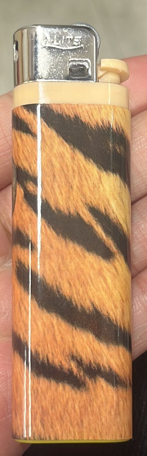 Disposable lighter (tiger print)
