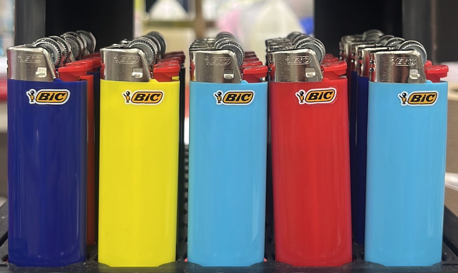 1pc Bic Solid Color Lighters