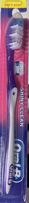Oral-B: Shiny Clean Soft Toothbrush
