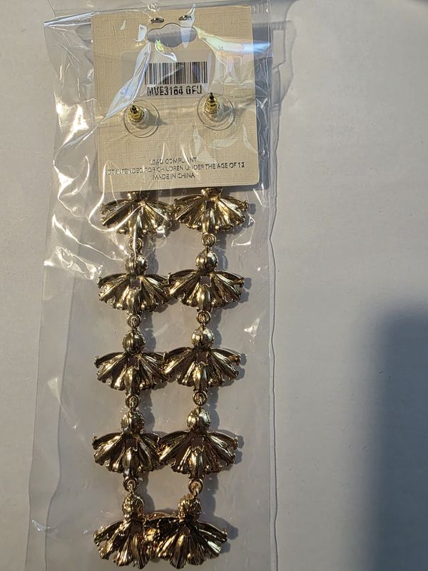 MIA Collection earrings 5 inches