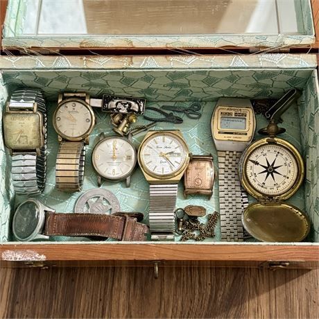 Men&#39;s Vintage Watches and Small Collectibles in Presentation Chest
