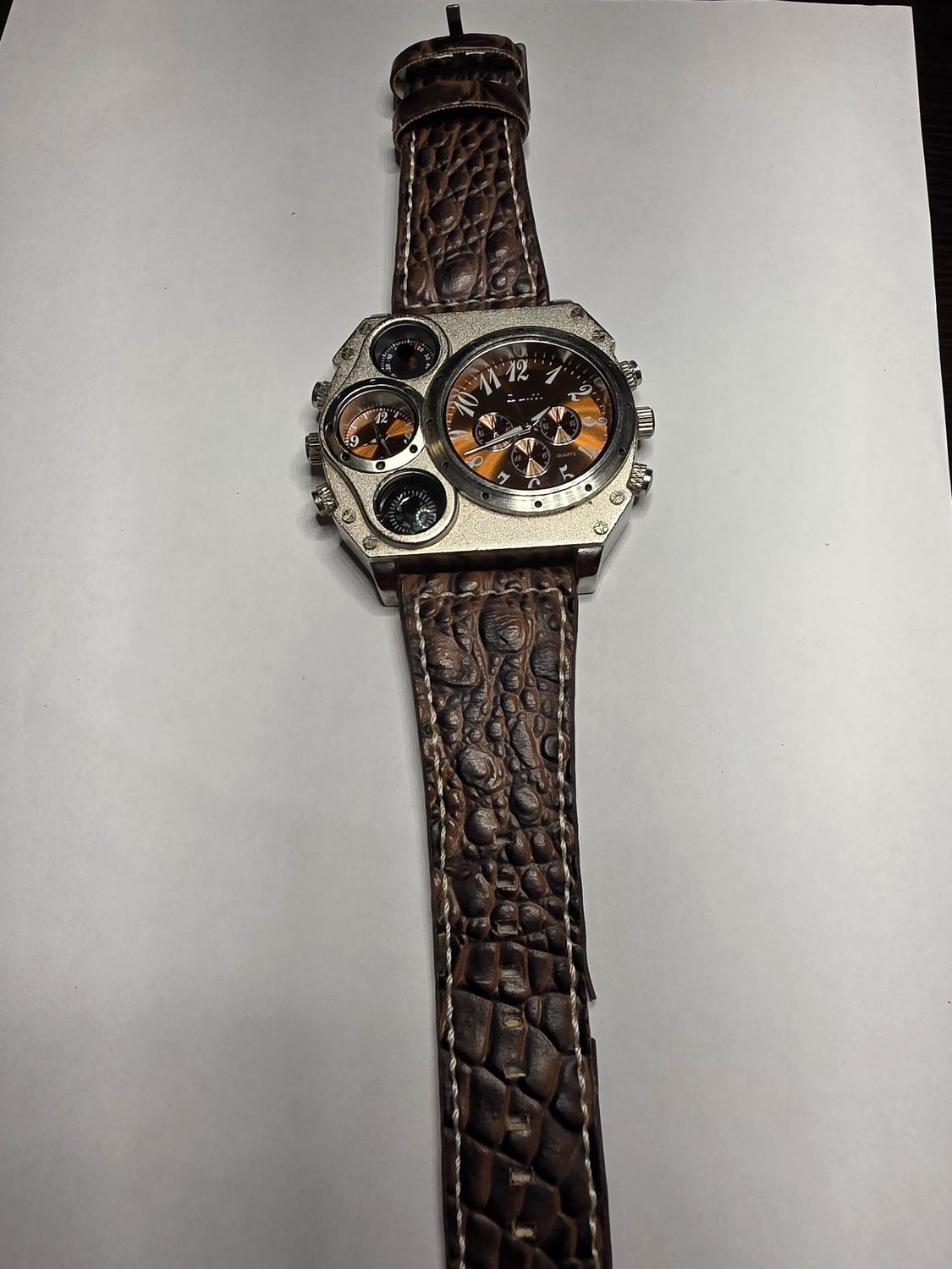 Oulm Unique Designer Brand Male Sports Watch Multiple Time Zone Quartz Watches B pre owned