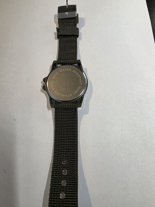 Gemius Army Analog Wristwatch Green Canvas Buckle Band pre owned