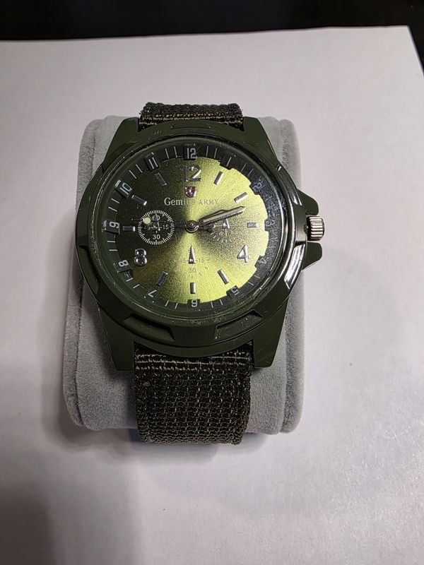 Gemius Army Analog Wristwatch Green Canvas Buckle Band pre owned