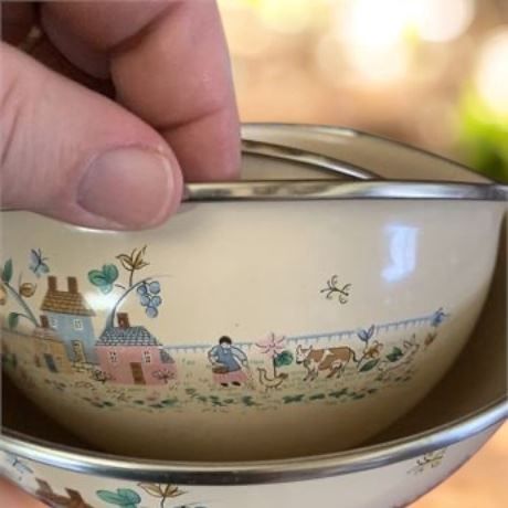Vintage Heartland Style Mixing Bowls - Vintage Painted Farm Enamelware Metal Rim Nesting set of 3