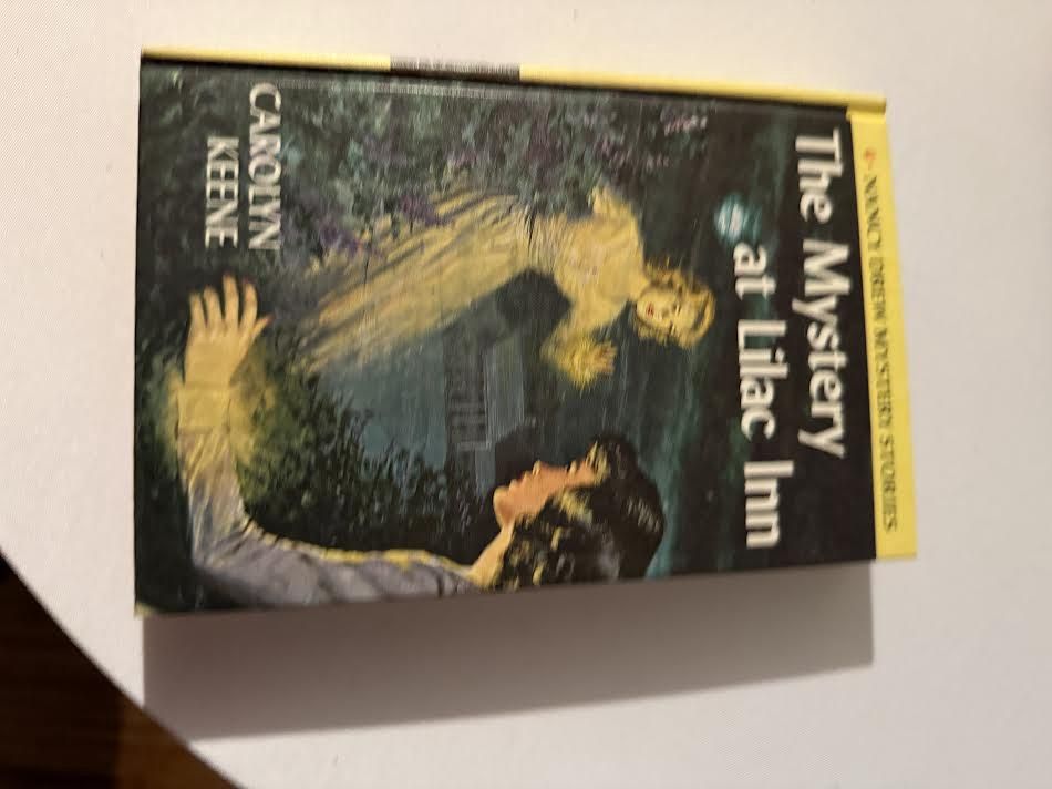 The Mystery at Lilac Inn- A Nancy Drew Mystery Storyby Carolyn Keene