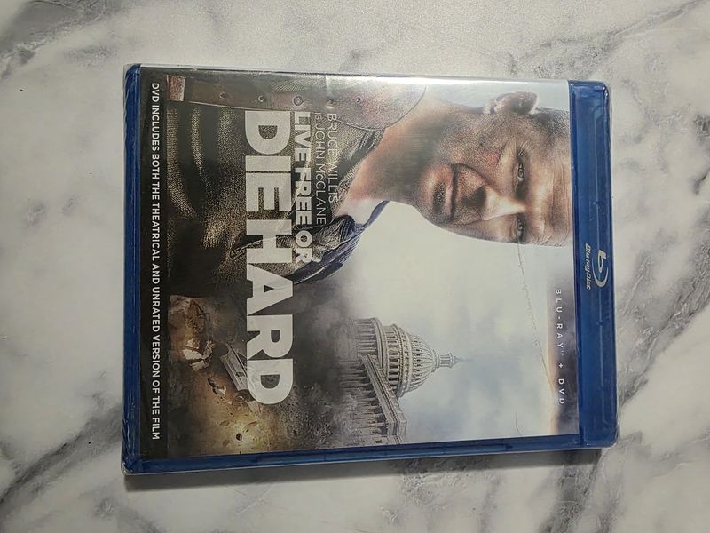 Die Hard: Live Free or Die Hard (Blu-ray/DVD, 2013, 2-Disc Set) New Sealed