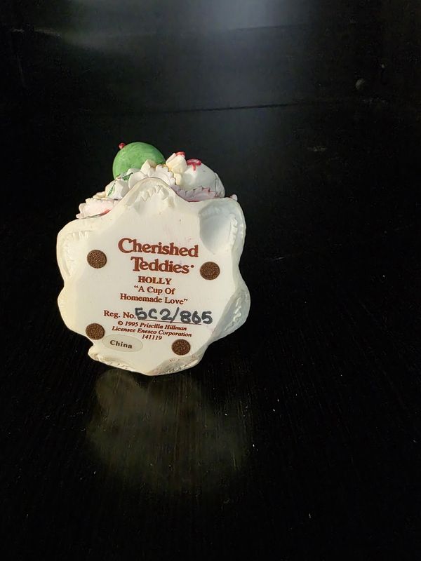 Cherished Teddies Holly Figurine 1996 “A Cup Of Homemade Love” Enesco 141119 PRE OWNED
