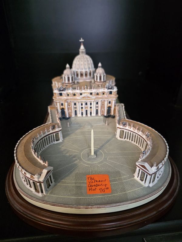 Danbury Mint The Vatican St. Peter&#39;s Basilica Historic Catholic Model PRE OWNED