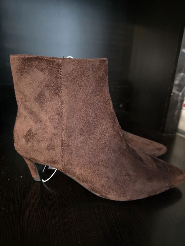 Womens Taylor Kitten Heel Ankle Boots With Memory Foam Insole Universal Threads New NO BOX SIZE 7.5