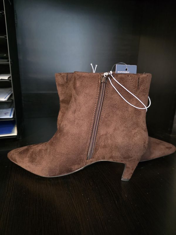 Womens Taylor Kitten Heel Ankle Boots With Memory Foam Insole Universal Threads New NO BOX SIZE 11