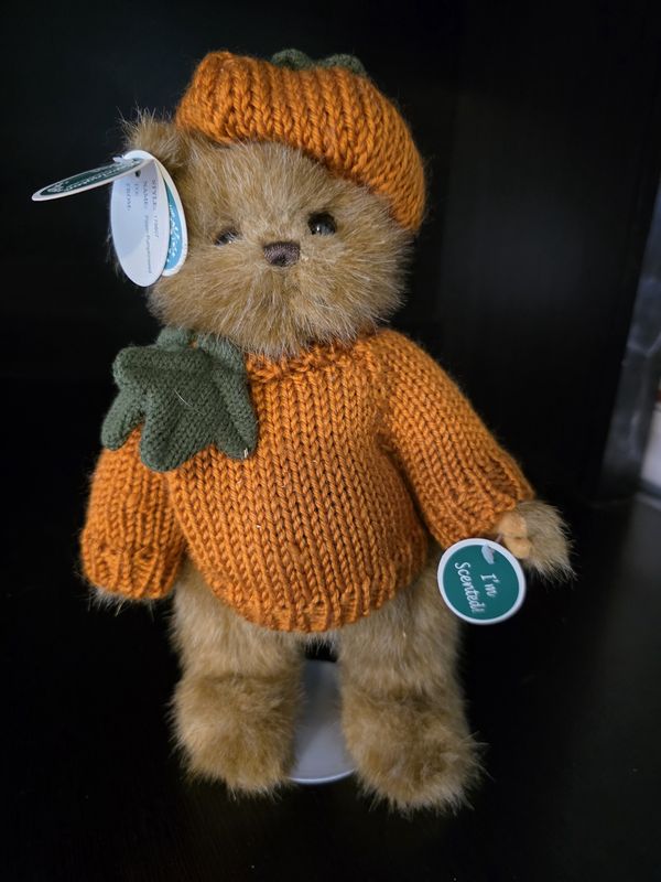 The Bearington Teddy Bear Pippin Pumkinseed Smellington Collection WITH TAGS AND STAND