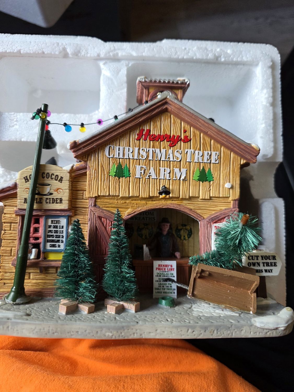 Lemax Signature Collection Porcelain &quot;Henry&#39;s Christmas Tree Farm&quot; 75257 Retired no cord