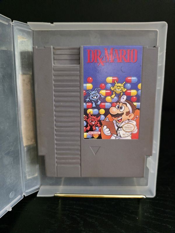 Dr. Mario - Nintendo Entertainment System NES 1985