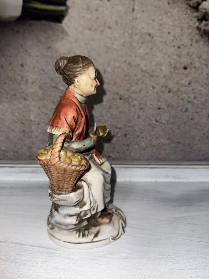 Vintage Porcellane D&#39;arte Napcoware Grandma Figurine