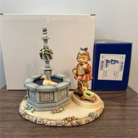 Hummel Goebel &quot;Town Square&quot; Musical 3-Piece Hummelscape Set w/ Boxes TMK8