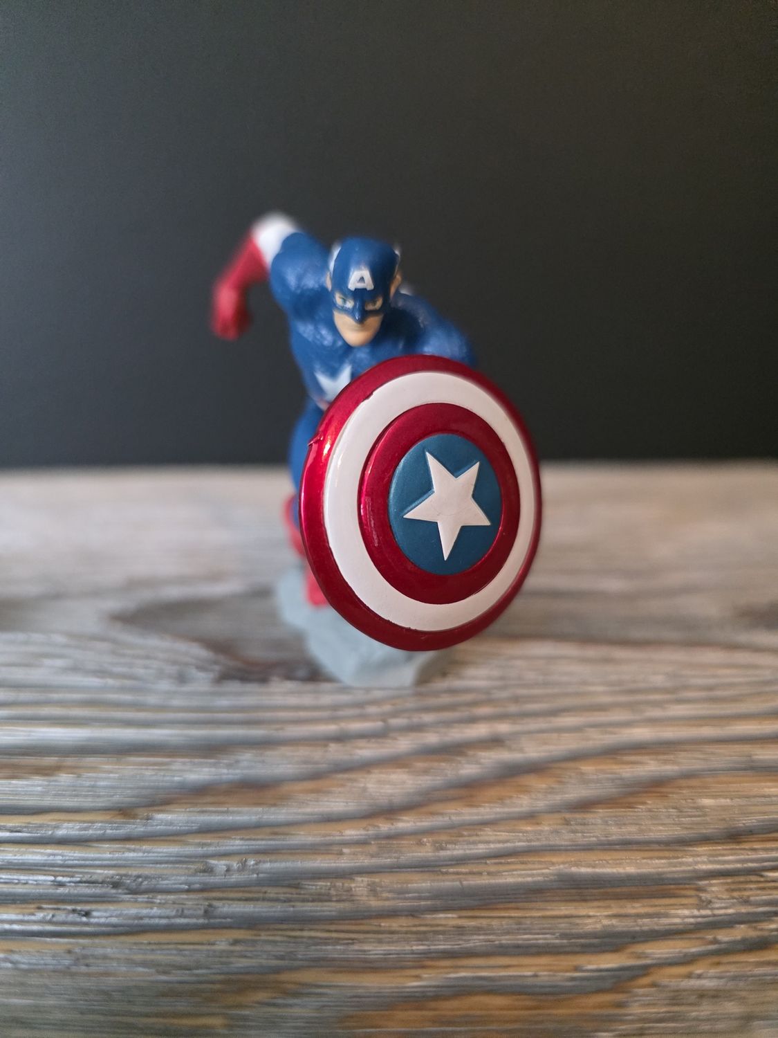 Marvel Avenger&#39;s  Captain America Figure
