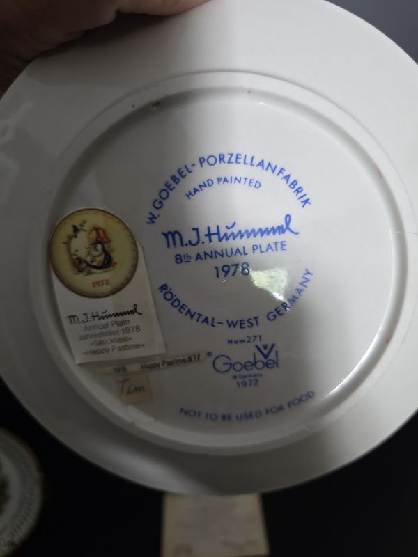Goebel, vintage 1978 MJ Hummel 8th annual plate