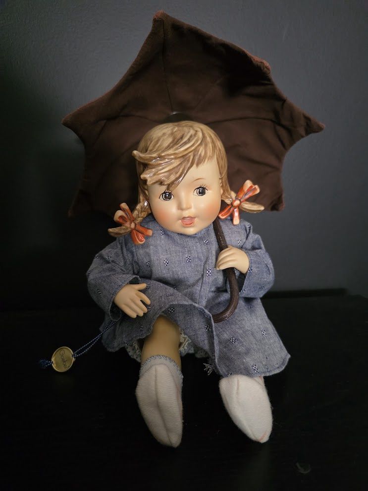 1988 MJ Hummel Goebel Germany Porcelain &amp; Soft Body UMBRELLA GIRL 11&quot;h Doll