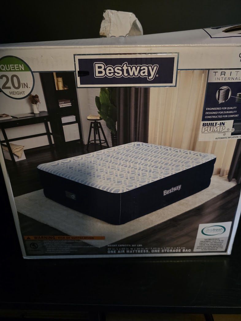 Bestway 67938E Queen 20&quot; Air Mattress with Built-in Pump