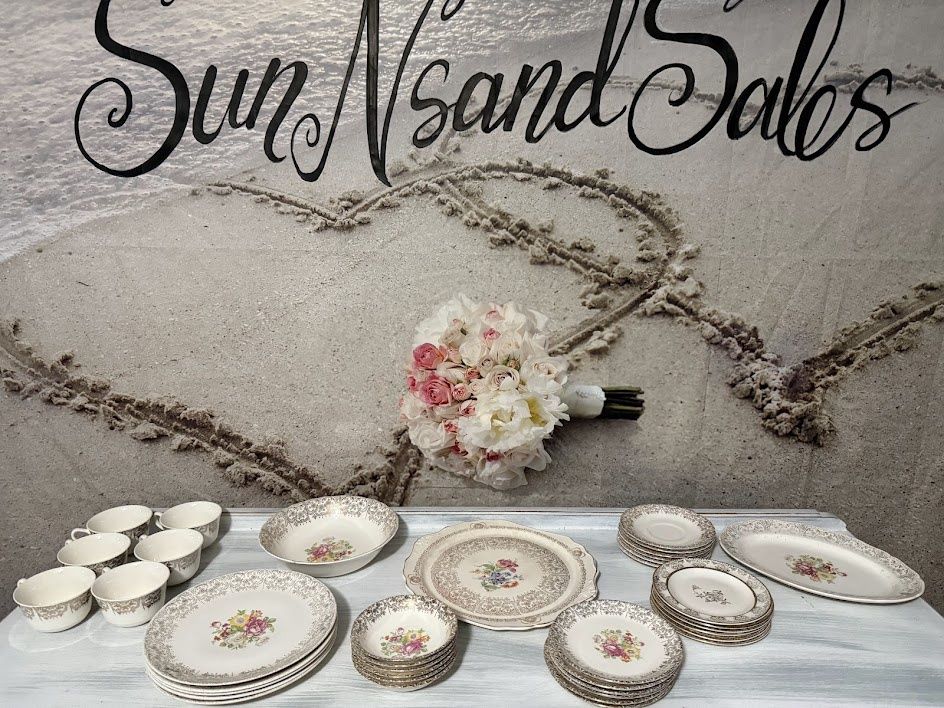 Lajean Warranted 22kt Gold/Queen Anne Union Made 22K GoldRoyal China Warranted 22 Kt Gold Dinnerwear Set