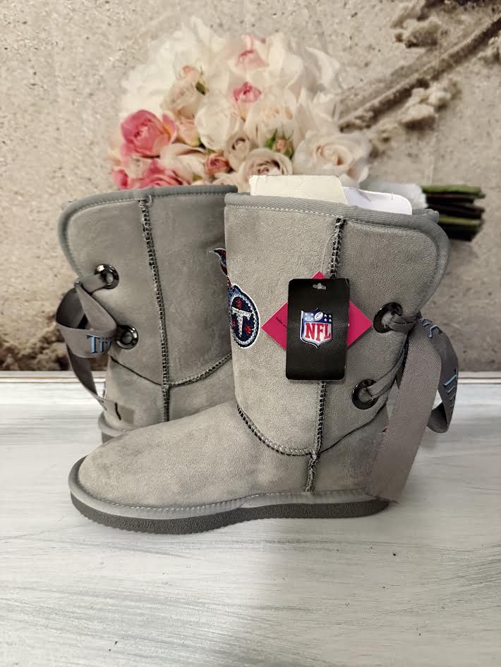 New NFL Titans Woman&#39;s Faux Fur Grey Boots Size 7